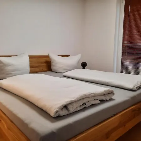 Orient Apartment *